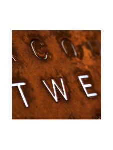 qlocktwo earth 45 creators edition rust qlocktwo detail 1